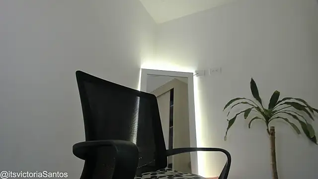 Victoriasant online show from 04-14-26, 02:50