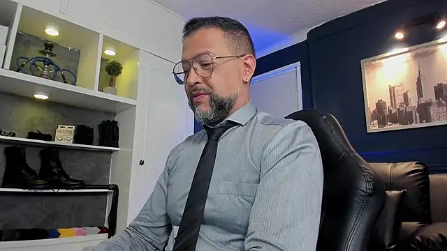 Snapshot of MrFrank_tattoo chatting on 06-04-26, 01:39 MrFrank tattoo online show from 06-04-26, 01:39