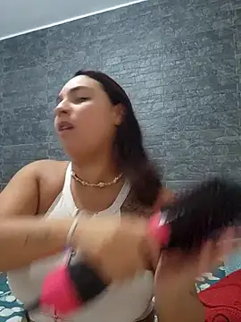 Snapshot of LizzRouse chatting on 12-15-25, 05:06 LizzRouse online show from 12-15-25, 05:06