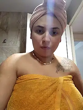 Snapshot of LizzRouse chatting on 01-08-26, 08:55 LizzRouse online show from 01-08-26, 08:55