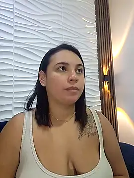 Snapshot of LizzRouse chatting on 02-04-26, 11:16 LizzRouse online show from 02-04-26, 11:16