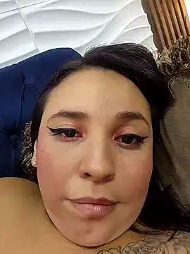 Snapshot of LizzRouse chatting on 02-13-26, 12:39 LizzRouse online show from 02-13-26, 12:39