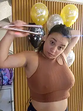 Snapshot of LizzRouse chatting on 02-16-26, 12:56 LizzRouse online show from 02-16-26, 12:56