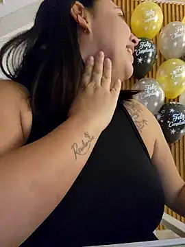 Snapshot of LizzRouse chatting on 02-17-26, 11:40 LizzRouse online show from 02-17-26, 11:40