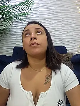 Snapshot of LizzRouse chatting on 02-19-26, 04:47 LizzRouse online show from 02-19-26, 04:47