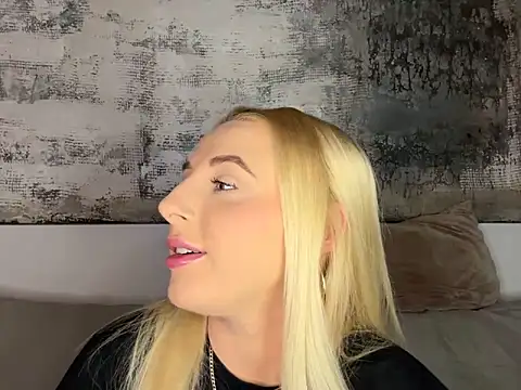 Snapshot of Strongqueen chatting on 01-20-25, 07:25 Strongqueen online show from 01-20-25, 07:25