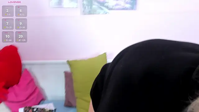 Snapshot of Amber_Foks chatting on 09-17-25, 08:38 Amber Foks online show from 09-17-25, 08:38