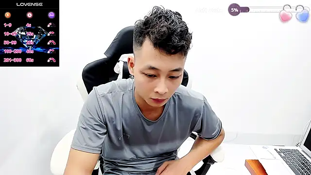 Snapshot of Naughty--asian chatting on 12-01-25, 02:11 Naughty--asian online show from 12-01-25, 02:11