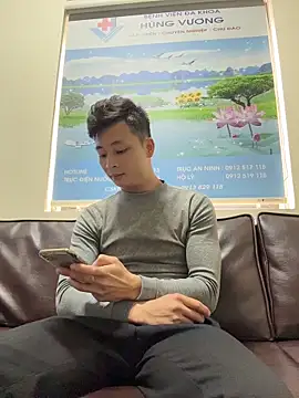 Snapshot of Naughty--asian chatting on 12-18-25, 07:47 Naughty--asian online show from 12-18-25, 07:47