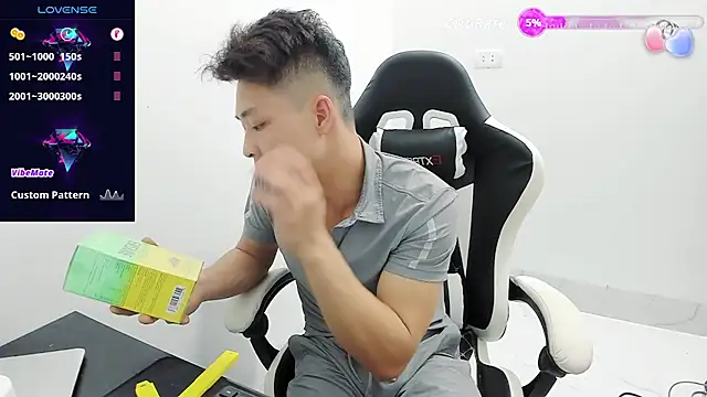 Snapshot of Naughty--asian chatting on 03-10-26, 02:00 Naughty--asian online show from 03-10-26, 02:00