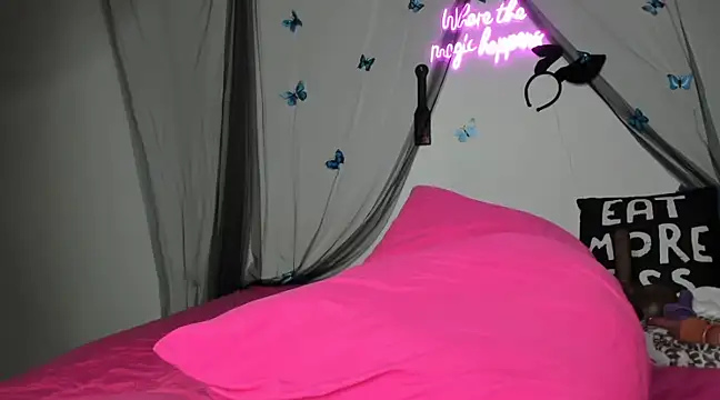 Snapshot of ThickAssRena chatting on 01-11-25, 09:46 ThickAssRena online show from 01-11-25, 09:46