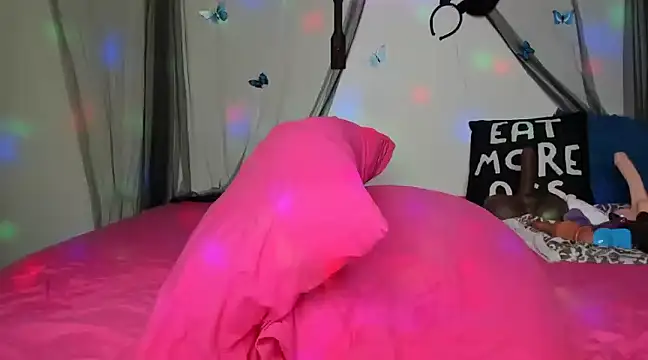 Snapshot of ThickAssRena chatting on 01-12-25, 04:00 ThickAssRena online show from 01-12-25, 04:00