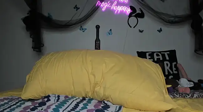 Snapshot of ThickAssRena chatting on 02-05-25, 01:15 ThickAssRena online show from 02-05-25, 01:15