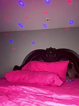 Snapshot of ThickAssRena chatting on 11-30-25, 12:36 ThickAssRena online show from 11-30-25, 12:36