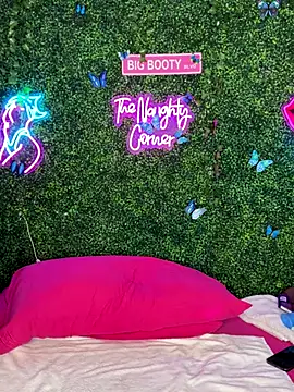 Snapshot of ThickAssRena chatting on 01-06-26, 10:45 ThickAssRena online show from 01-06-26, 10:45