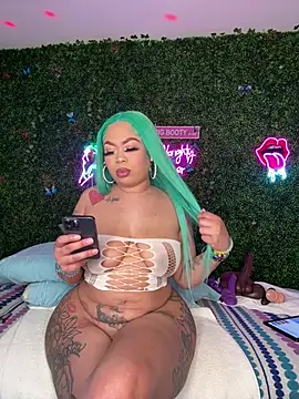 Snapshot of ThickAssRena chatting on 02-13-26, 01:51 ThickAssRena online show from 02-13-26, 01:51