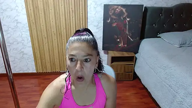Anitta muscle online show from 04-10-26, 08:57