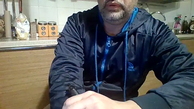 Snapshot of woww791 chatting on 11-19-25, 08:42 woww791 online show from 11-19-25, 08:42