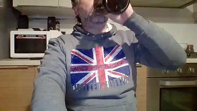 Snapshot of woww791 chatting on 11-28-25, 08:22 woww791 online show from 11-28-25, 08:22