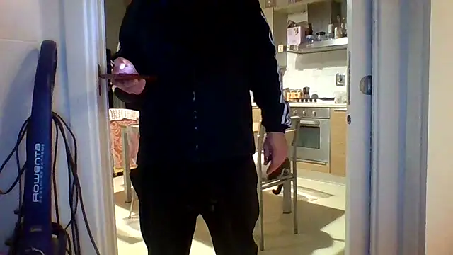 Snapshot of woww791 chatting on 12-20-25, 06:04 woww791 online show from 12-20-25, 06:04