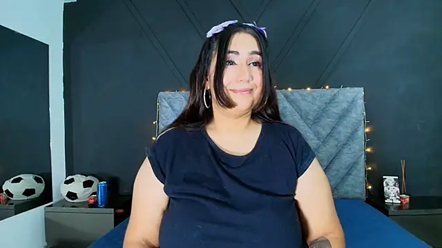Snapshot of emmajohnss chatting on 01-24-25, 03:43 emmajohnss online show from 01-24-25, 03:43