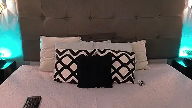 Snapshot of Madisonsmiith chatting on 03-15-25, 03:51 Madisonsmiith online show from 03-15-25, 03:51