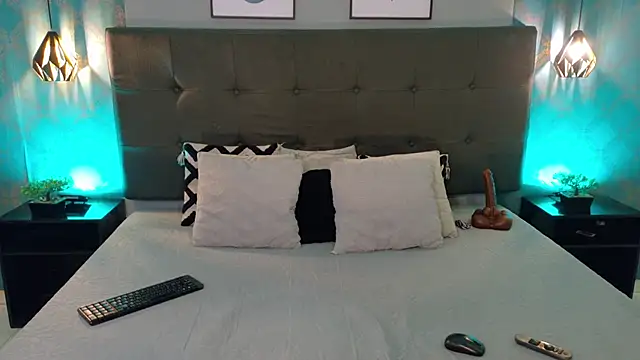 Snapshot of Madisonsmiith chatting on 12-18-25, 06:14 Madisonsmiith online show from 12-18-25, 06:14