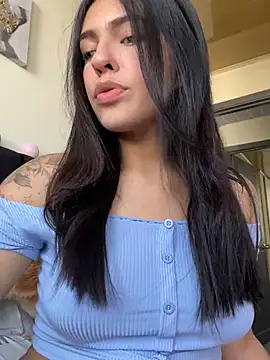 Snapshot of DaphneUwu chatting on 12-14-24, 12:12 DaphneUwu online show from 12-14-24, 12:12