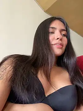 Snapshot of DaphneUwu chatting on 12-15-24, 08:36 DaphneUwu online show from 12-15-24, 08:36