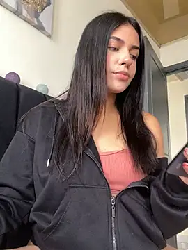 Snapshot of DaphneUwu chatting on 12-23-24, 03:01 DaphneUwu online show from 12-23-24, 03:01