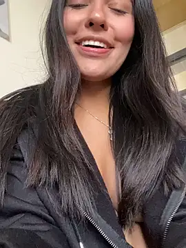 Snapshot of DaphneUwu chatting on 12-29-24, 08:26 DaphneUwu online show from 12-29-24, 08:26