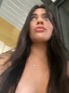 Snapshot of DaphneUwu chatting on 01-05-25, 07:28 DaphneUwu online show from 01-05-25, 07:28