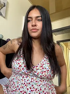 Snapshot of DaphneUwu chatting on 01-12-25, 04:08 DaphneUwu online show from 01-12-25, 04:08