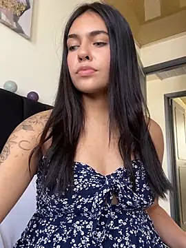 Snapshot of DaphneUwu chatting on 01-13-25, 04:19 DaphneUwu online show from 01-13-25, 04:19