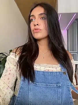 Snapshot of DaphneUwu chatting on 02-05-25, 07:42 DaphneUwu online show from 02-05-25, 07:42