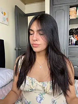 Snapshot of DaphneUwu chatting on 02-14-25, 03:05 DaphneUwu online show from 02-14-25, 03:05