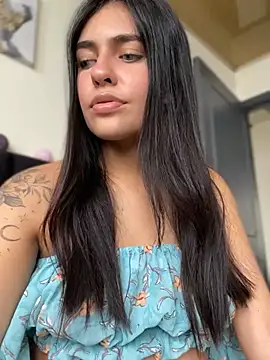 Snapshot of DaphneUwu chatting on 02-15-25, 08:33 DaphneUwu online show from 02-15-25, 08:33