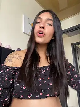 Snapshot of DaphneUwu chatting on 02-16-25, 03:27 DaphneUwu online show from 02-16-25, 03:27