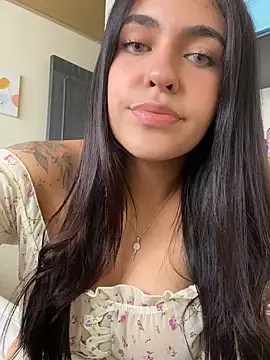 Snapshot of DaphneUwu chatting on 02-27-25, 02:21 DaphneUwu online show from 02-27-25, 02:21