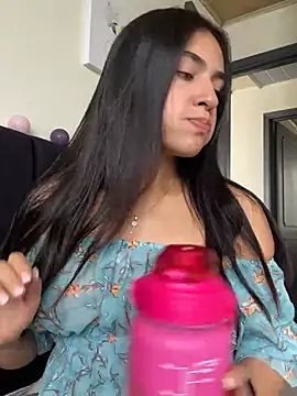 Snapshot of DaphneUwu chatting on 03-09-25, 06:11 DaphneUwu online show from 03-09-25, 06:11