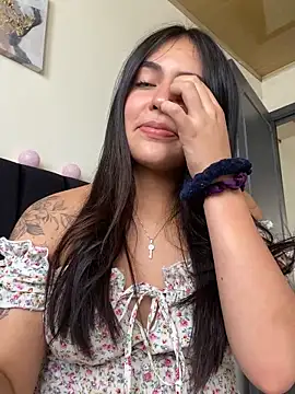 Snapshot of DaphneUwu chatting on 03-12-25, 05:49 DaphneUwu online show from 03-12-25, 05:49