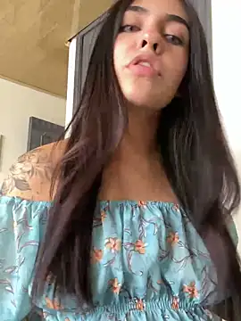 Snapshot of DaphneUwu chatting on 03-16-25, 04:34 DaphneUwu online show from 03-16-25, 04:34