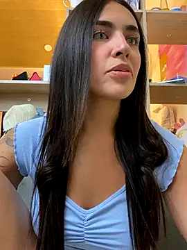 Snapshot of DaphneUwu chatting on 09-14-25, 01:27 DaphneUwu online show from 09-14-25, 01:27