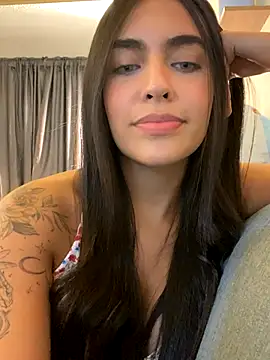 Snapshot of DaphneUwu chatting on 09-19-25, 01:29 DaphneUwu online show from 09-19-25, 01:29