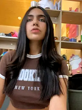 Snapshot of DaphneUwu chatting on 09-20-25, 01:17 DaphneUwu online show from 09-20-25, 01:17