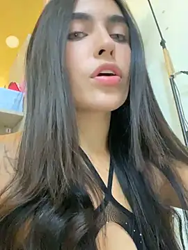 Snapshot of DaphneUwu chatting on 09-27-25, 01:10 DaphneUwu online show from 09-27-25, 01:10