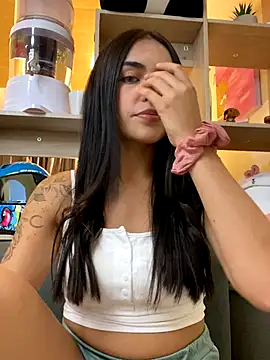 Snapshot of DaphneUwu chatting on 10-04-25, 01:14 DaphneUwu online show from 10-04-25, 01:14