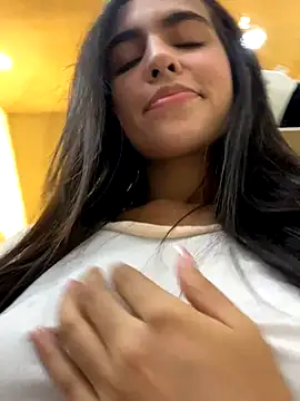 Snapshot of DaphneUwu chatting on 10-12-25, 01:26 DaphneUwu online show from 10-12-25, 01:26