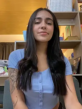 Snapshot of DaphneUwu chatting on 10-23-25, 03:06 DaphneUwu online show from 10-23-25, 03:06