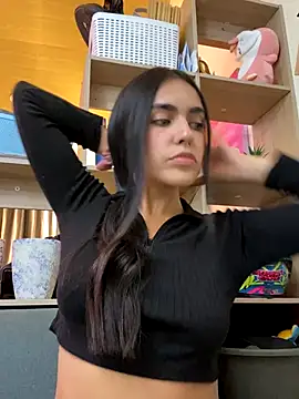 Snapshot of DaphneUwu chatting on 10-28-25, 12:47 DaphneUwu online show from 10-28-25, 12:47